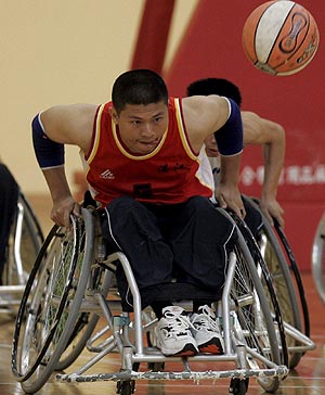 Un jugador de baloncesto discapacitado. (Foto: EFE)