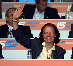 Loyola de Palacio en un congreso Nacional del PP, en 2004. (Foto: J. Martnez)