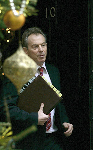 Tony Blair en la puerta de Downing Street. (Foto: REUTERS)
