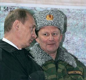 Putin, junto a Ivanov. (Foto: AP)