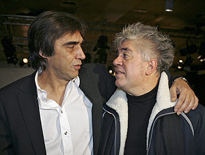 Agustn Daz-Yanes (izda.) y Pedro Almodvar, directores de las pelculas con ms candidaturas en los Goya. (Foto: Bernab Cordn)
