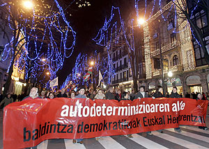 Un momento de la manifestacin convocada por Askatasuna en Bilbao. (Foto: EFE)
