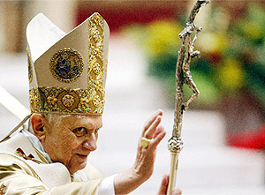 El Papa Benedicto XVI, durante la homilía. (Foto: AP)