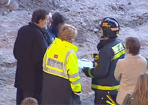 Rajoy, junto a Aguirre, en el módulo D de la T4. (Foto: TVE1)