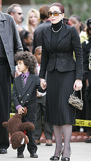 James Brown Jr. y su madre. (Foto: AP)