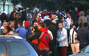 Concentración de jóvenes en Alcorcón. (Foto: Kike Para)