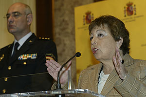 La delegada del Gobierno en Madrid, Soledad Mestre, junto al jefe superior de Polica de Madrid, Enrique Barn. (Foto: Julin Jan)