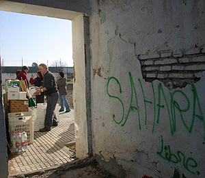 Recogida de alimentos para los refugiados saharauis en Sevilla. (Foto: Fernando Ruso)