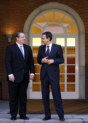 Al Gore junto a Zapatero en su reunin de este martes celebrada en La Moncloa. (Foto: EFE)