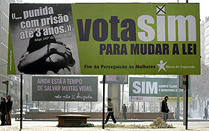 Uno de los carteles que piden el voto por el 's'. (Foto: AP)