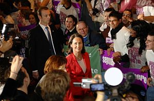 La candidata, a su llegada al recinto donde explic su programa. (Foto: AFP)