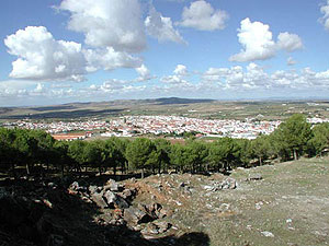 Vista de Los Santos de Maimona (Badajoz) en plena Ruta de la Plata. (Foto: Ayuntamiento de Los Santos de M.)