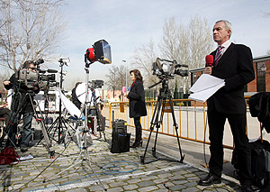 Periodistas informan desde la Casa de Campo. (Foto: AFP)