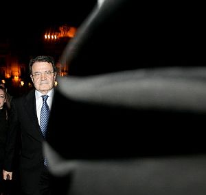 Prodi, en Roma tras su dimisin. (Foto: AFP)
