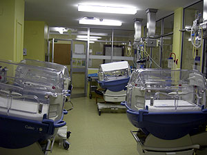Unidad de neonatos del Hospital 12 de Octubre de Madri. (Foto: Paco Toledo)