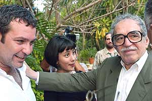 García Márquez, con el actor cubano Jorge Perugorría y la actriz y poeta Wendy Guerra en 2003. (Foto: EFE)