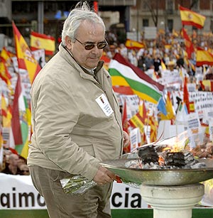 Mikel Buesa, durante un acto de homenaje a las víctimas en Madrid. (Foto: EFE)