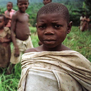 Un nio en una aldea de montaa en la Repblica Democrtica del Congo. (Foto: AP)