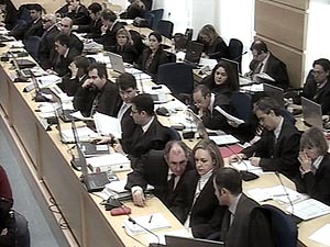 Los 49 abogados de defensas y acusaciones, durante una sesin del juicio. (Foto: EFE)