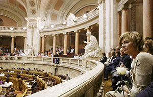 Sesin plenaria sobre la ley del aborto en el Parlamento de Portugal. (Foto: REUTERS)