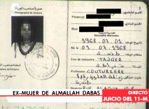 Se ha mostrado en la sala el pasaporte de la testigo protegido, sin ocultarse su indentidad. (Foto: LaOtra/elmundo.es)