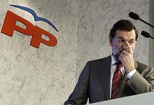 Rajoy, durante la rueda de prensa que ofreci en la sede del PP. (Foto: EFE)