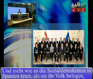Fotograma del vídeo. A la dcha., imagen del Gobierno austriaco. A la izda., el enmascarado que lee el mensaje.