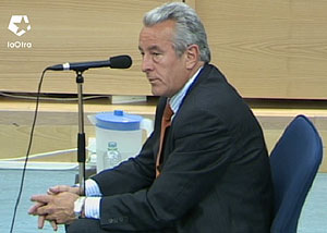 Snchez Manzano presta declaracin ante el tribunal. (Foto: LaOtra)