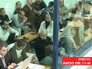Los procesados escuchan al jefe de los Tedax de Madrid. (Foto: LaOtra)