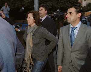 La esposa de Juan Antonio Roca, tras ser puesta en libertad. (Foto: EFE)