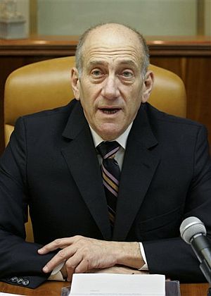 Ehud Olmert, durante la reunin del Gabinete Nacional israel. (Foto: AP)