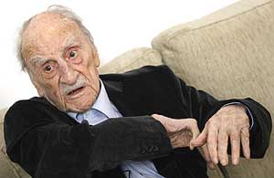 El escritor Francisco Ayala, que acaba de cumplir 101 aos. (Foto: EFE)