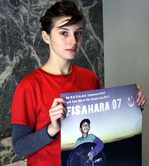 Mara Valverde, con el cartel del festival. (Foto: MJ Llerena)
