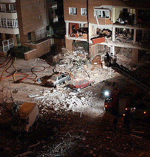 El edificio de Legans en la noche de la explosin. (Foto: Jaime Villanueva)
