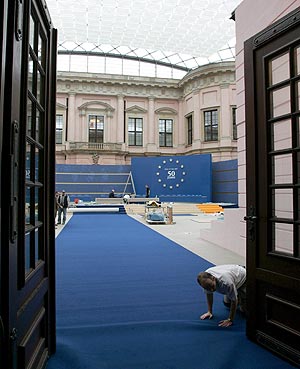 Preparativos para la firma de la Declaracin de Berln en el Museo de Historia. (Foto: EFE)