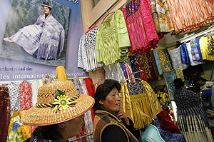 Ciudadanas bolivianas, en un mercado de La Paz. (Foto: REUTERS)