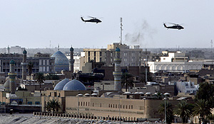 Helicpteros estadounidenses 'Blackhawk' en Bagdad. (Foto: AFP)