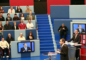 Zapatero respondió a preguntas de 100 ciudadanos en TVE. (Foto: EFE)