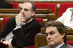 El portavoz de ERC, Joan Ridao, y el lder de CiU, Artur Mas. (Foto: EFE)
