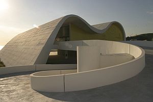 Vista del teatro diseado por Niemeyer. (Foto: EFE)