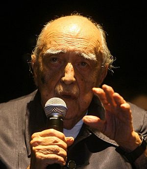 Niemeyer, de 99 aos, en la presentacin. (Foto: EFE)