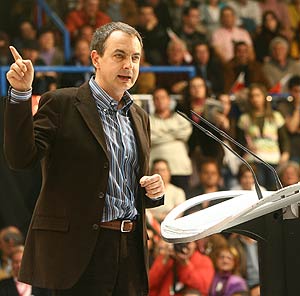 Zapatero, durante su intervencin en Huelva este sbado. (Foto: Julin Prez)