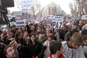 La concentracin ha ocupado parte de la madrilea calle Serrano. (Foto: EFE)