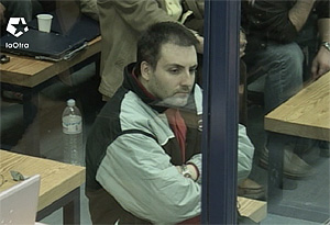 José Emilio Suárez Trashorras escucha las declaraciones en el juicio. (Foto: LaOtra)