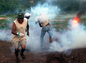 Manifestantes en una protesta en Yacuiba. (Foto: EFE)