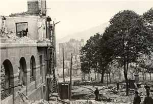 El centro de la ciudad de Guernica despus de ser bombardeado hace 70 aos. (Foto: AP)