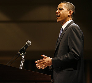 Obama se dirige a unos simpatizantes en un acto. (Foto: REUTERS)