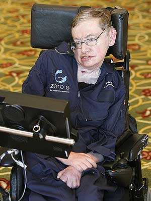 Hawking, enfundado en el traje espacial. (Foto: Reuters)