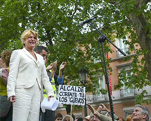 Carmen Cervera, durante la protesta contra el eje Prado-Recoletos en 2006. (Foto: EL MUNDO)