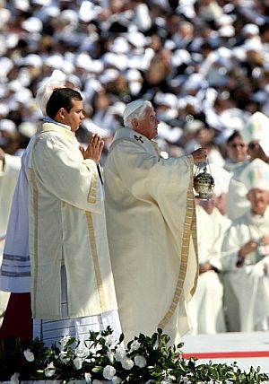 El Papa, durante la canonizacin. (Foto: EFE)